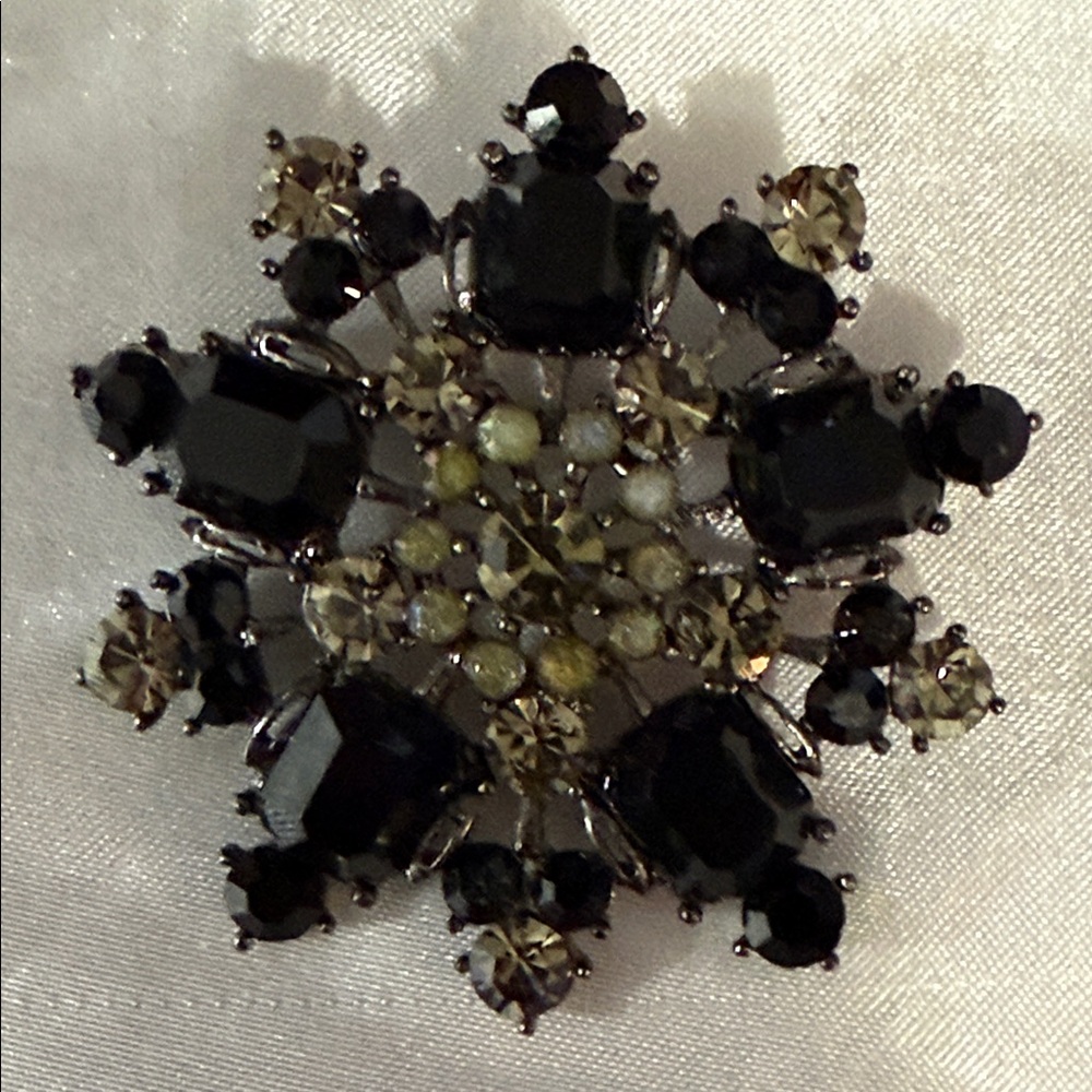 Vintage unsigned Black Rhinestone Classic Statement Brooch